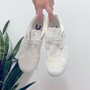On Cloud 5 Womens Running Sneakers - white size 7.5